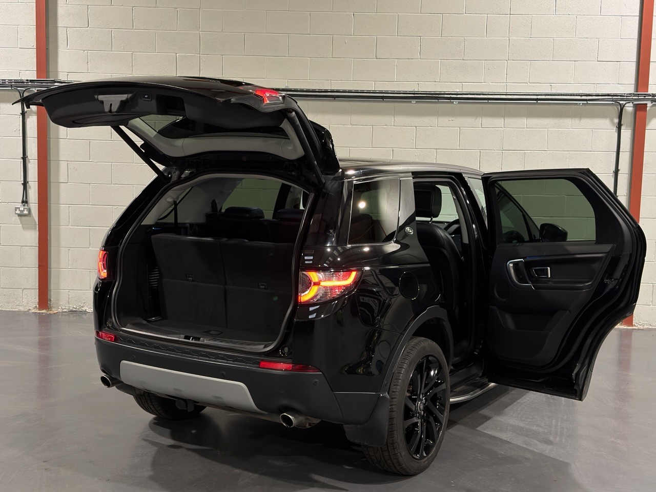 Used Land Rover Discovery Sport 2015 for sale - 76963261: Photo 4