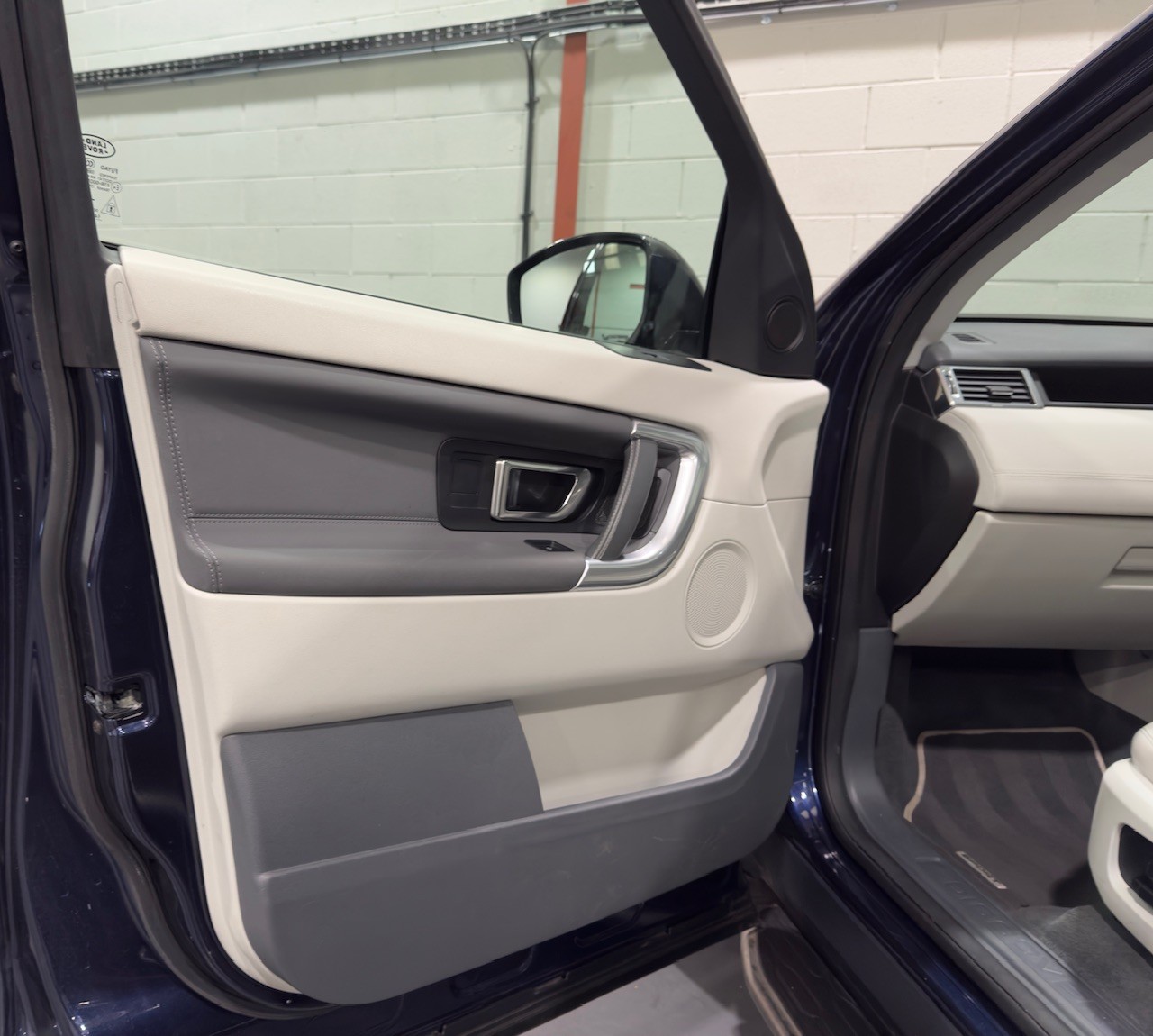 Used Land Rover Discovery Sport 2015 for sale - 76517764: Photo 13