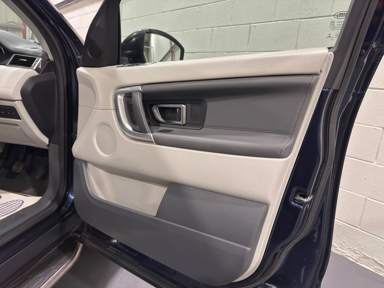 Used Land Rover Discovery Sport 2015 for sale - 76517764: Photo 14