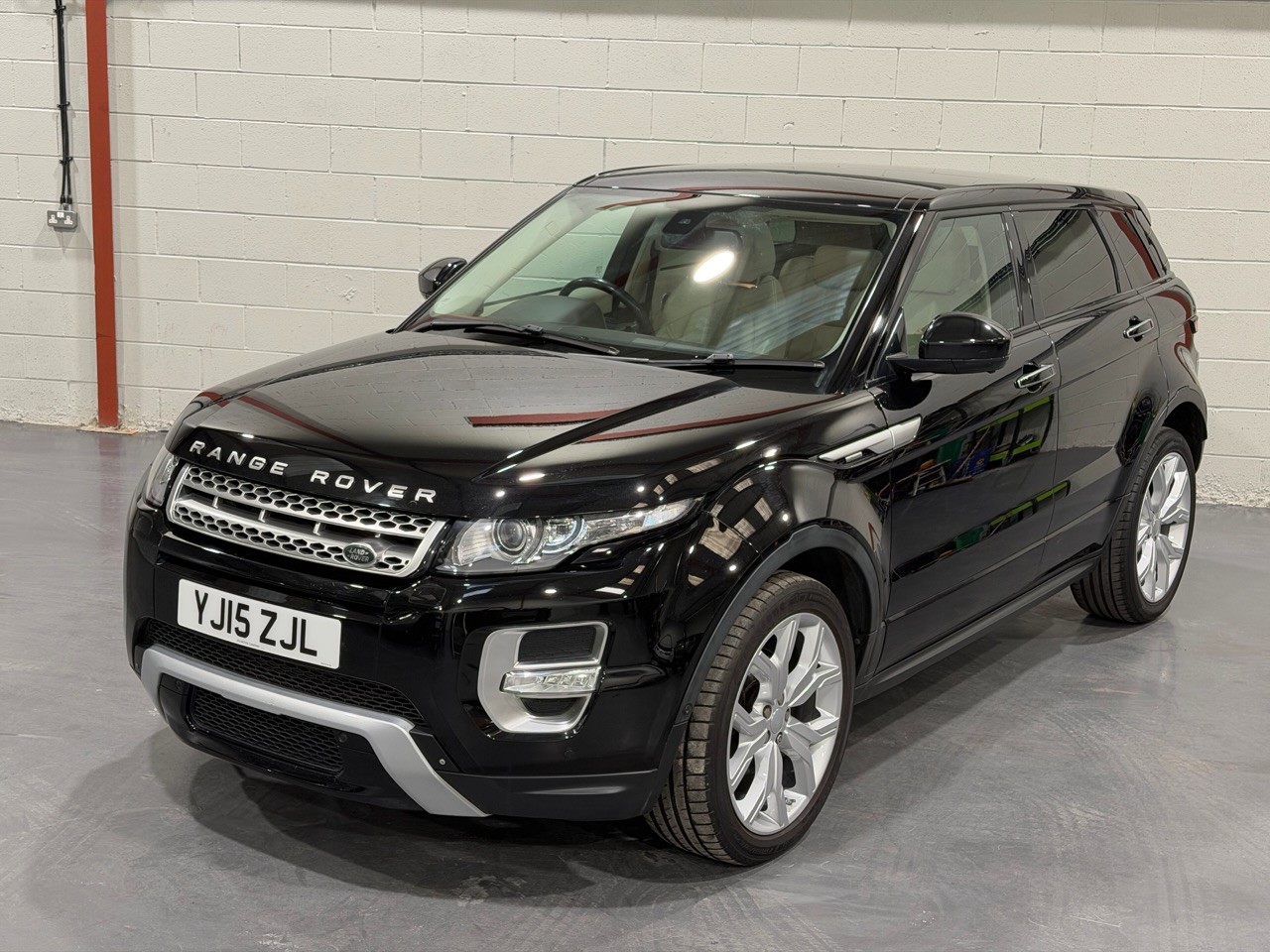 Used Land Rover Range Rover Evoque 2015 for sale - 77113121: Photo 2