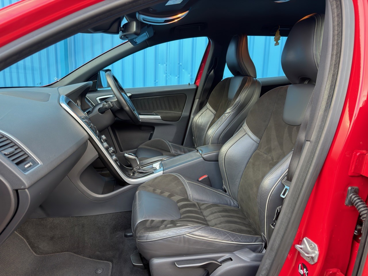 Used Volvo XC60 2015 for sale - 77931285: Photo 11