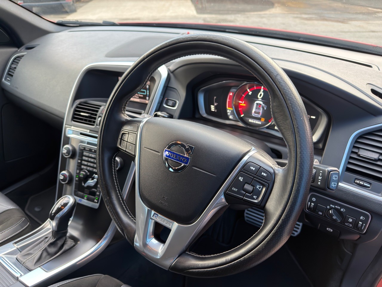 Used Volvo XC60 2015 for sale - 77931285: Photo 6