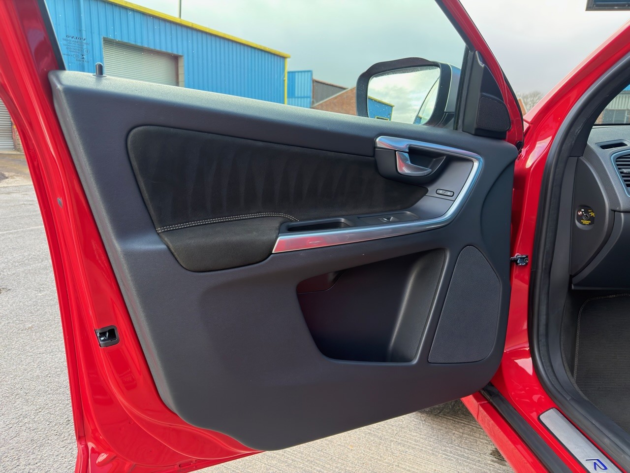 Used Volvo XC60 2015 for sale - 77931285: Photo 8