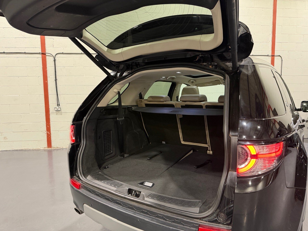 Used Land Rover Discovery Sport 2015 for sale - 77555112: Photo 16