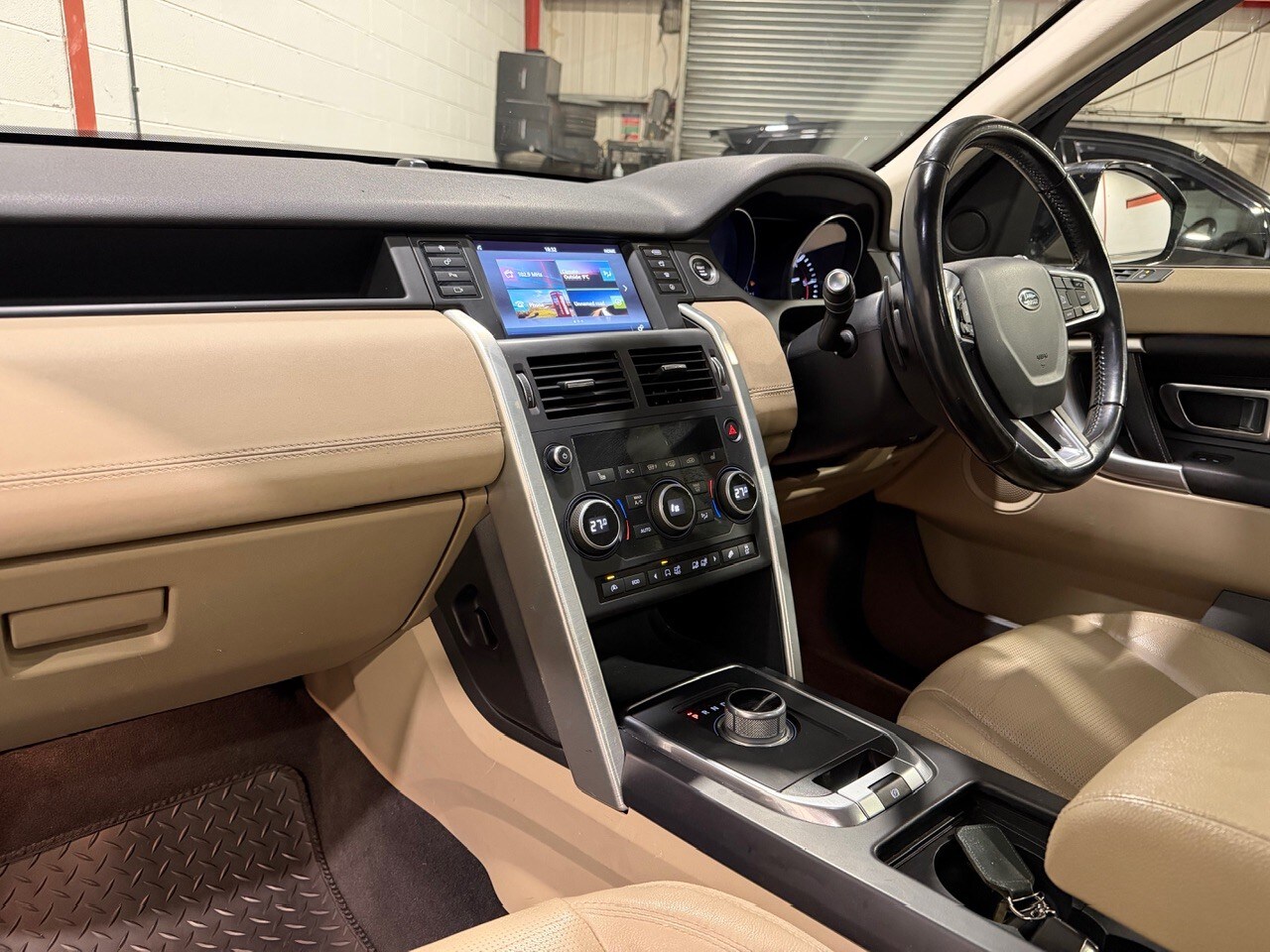 Used Land Rover Discovery Sport 2015 for sale - 77555112: Photo 21