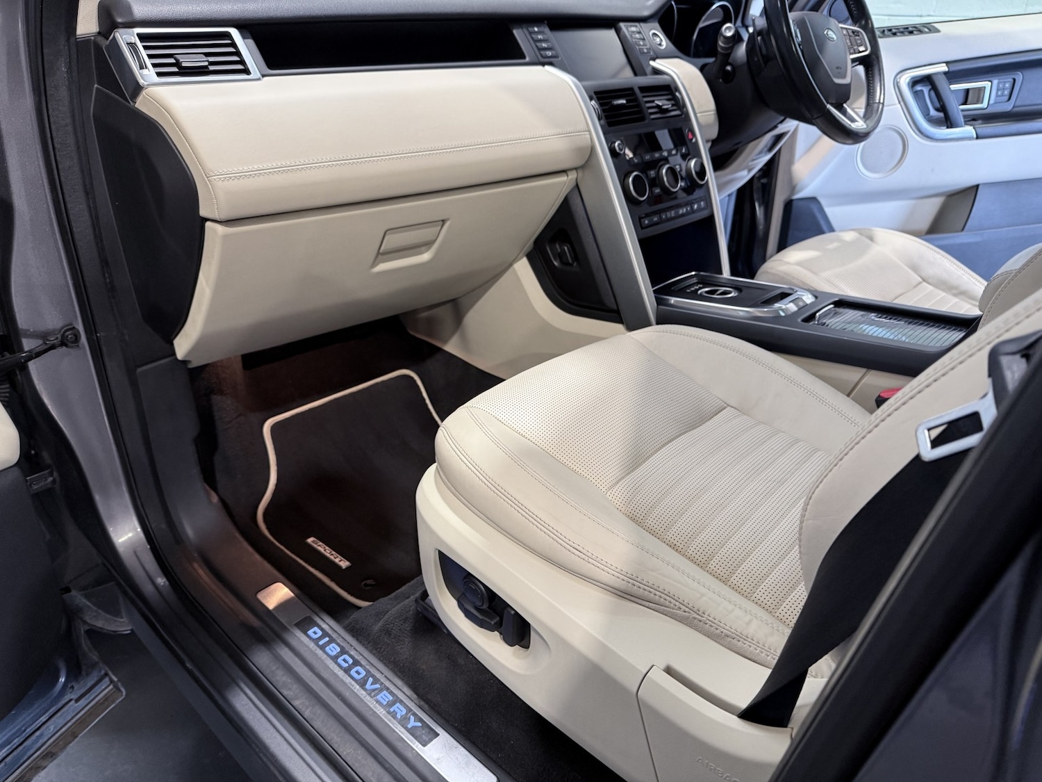 Used Land Rover Discovery Sport 2015 for sale - 76624445: Photo 16