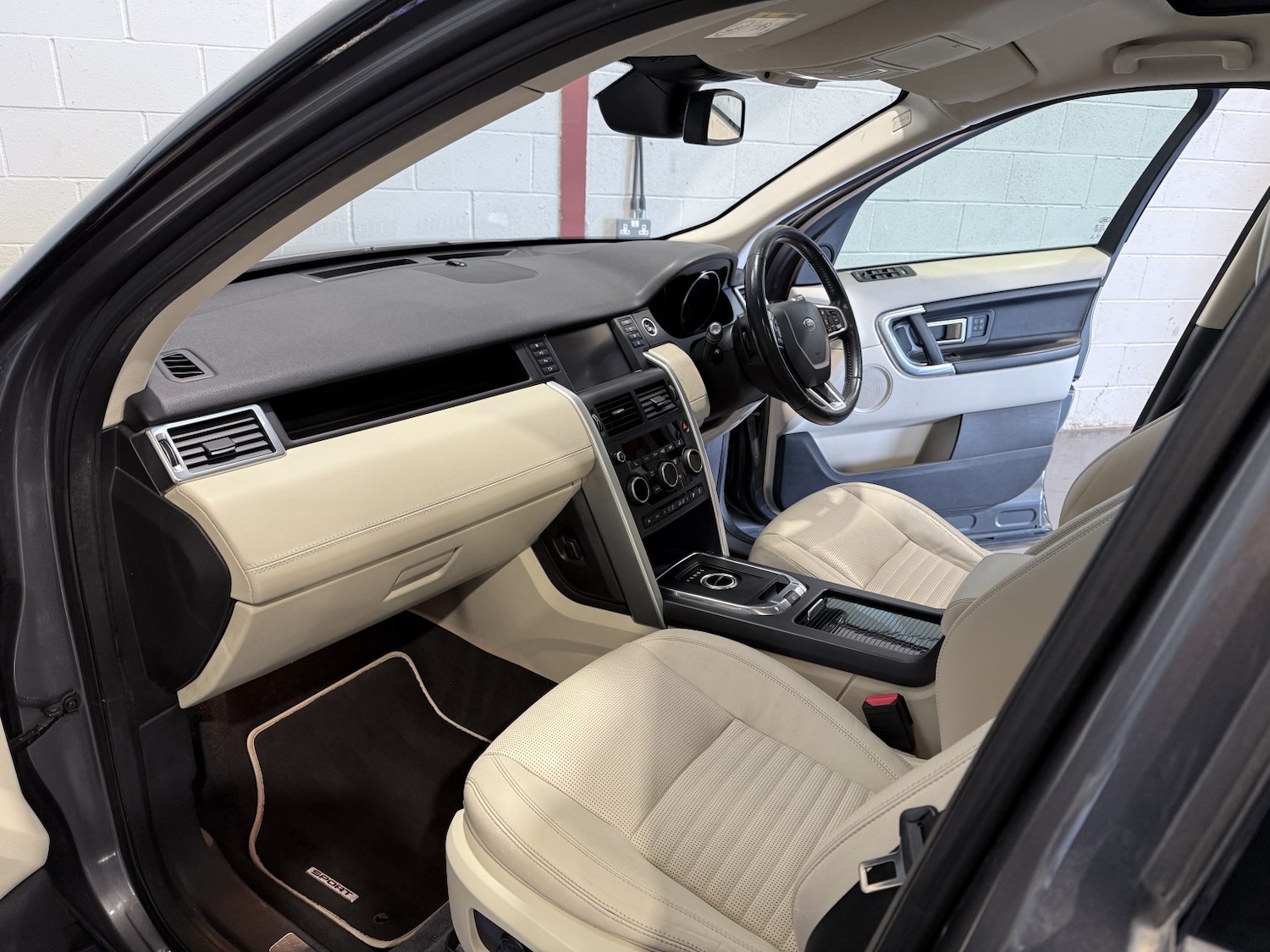 Used Land Rover Discovery Sport 2015 for sale - 76624445: Photo 18