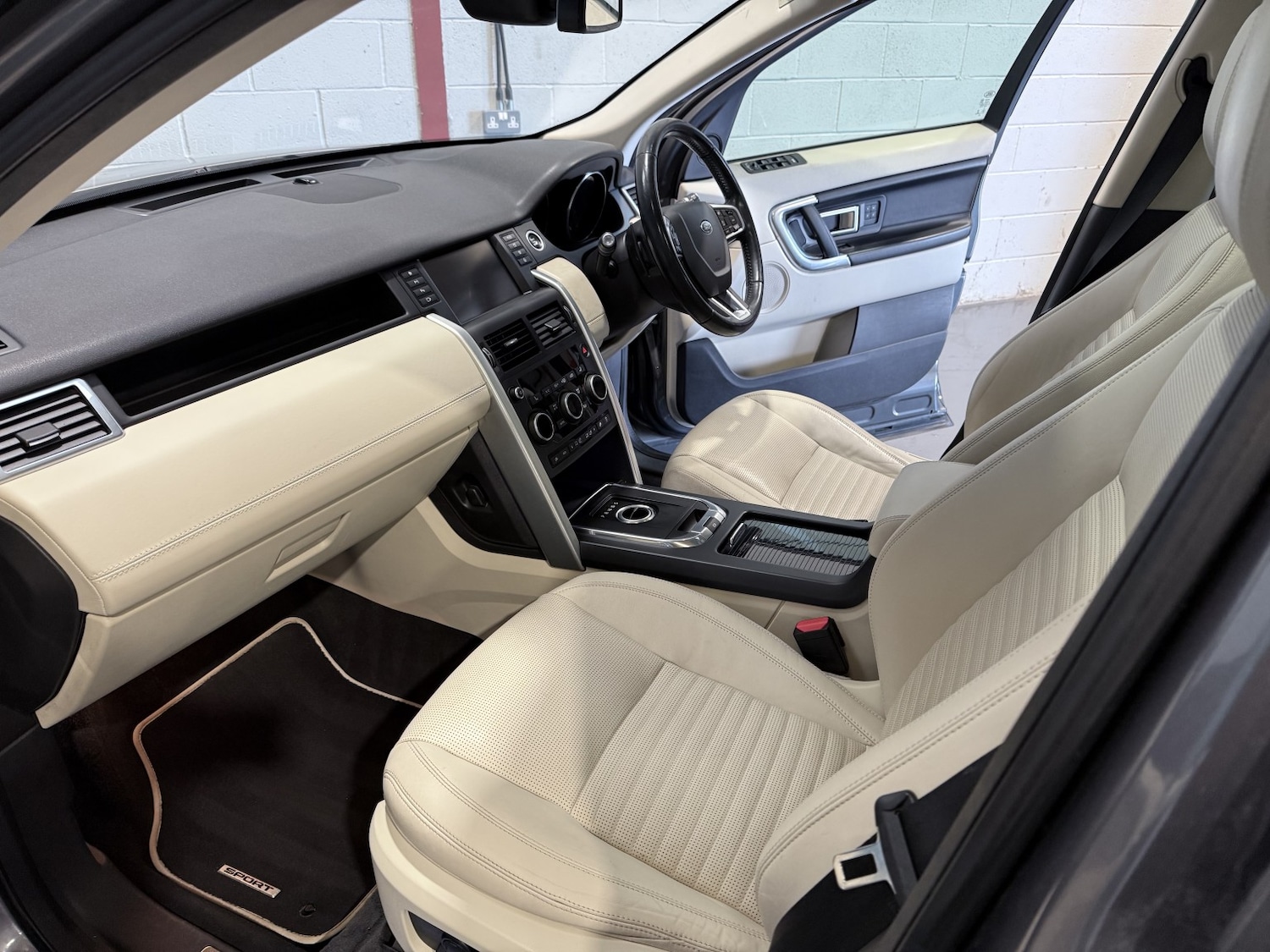 Used Land Rover Discovery Sport 2015 for sale - 76624445: Photo 20