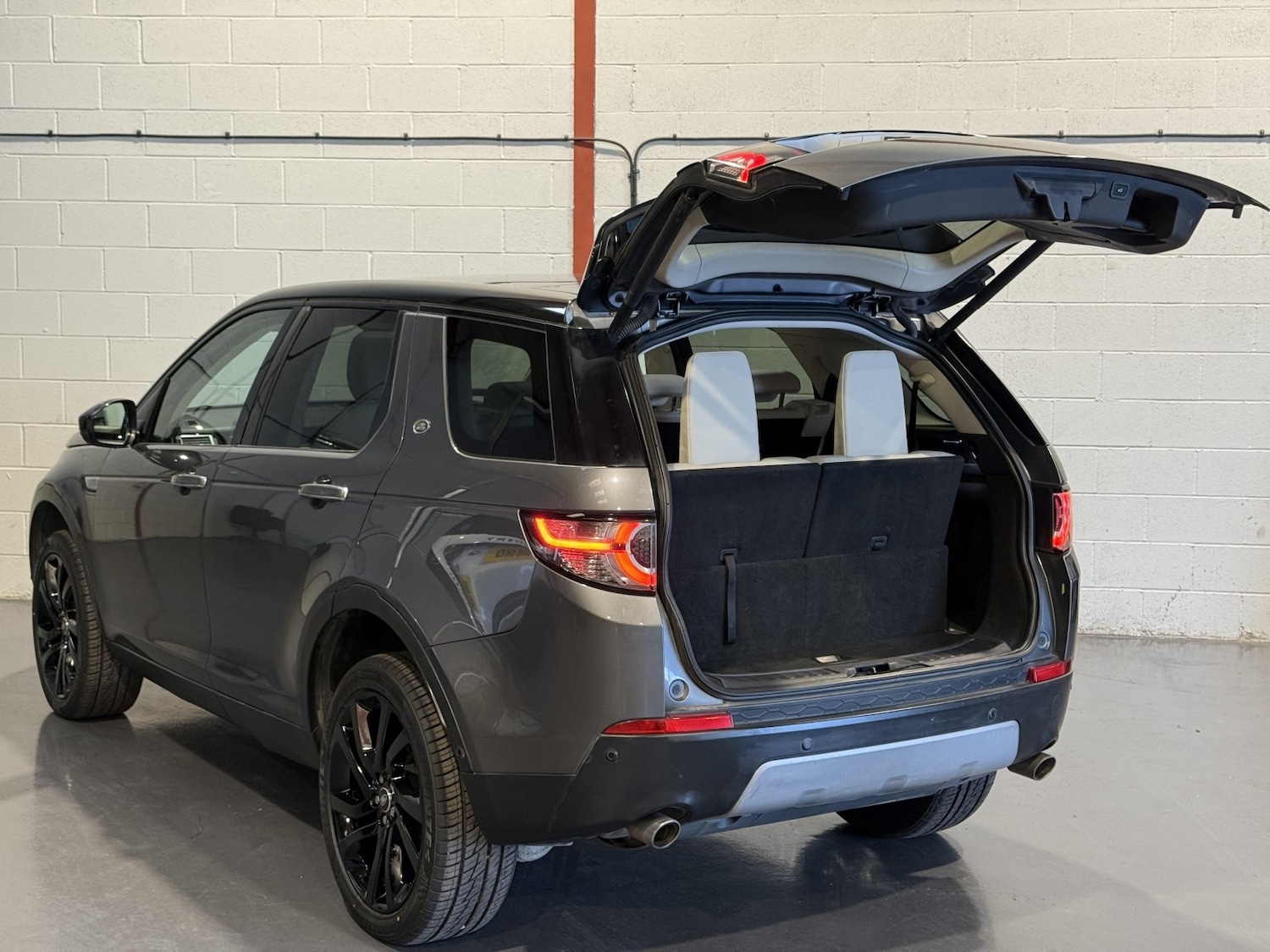 Used Land Rover Discovery Sport 2015 for sale - 76624445: Photo 4