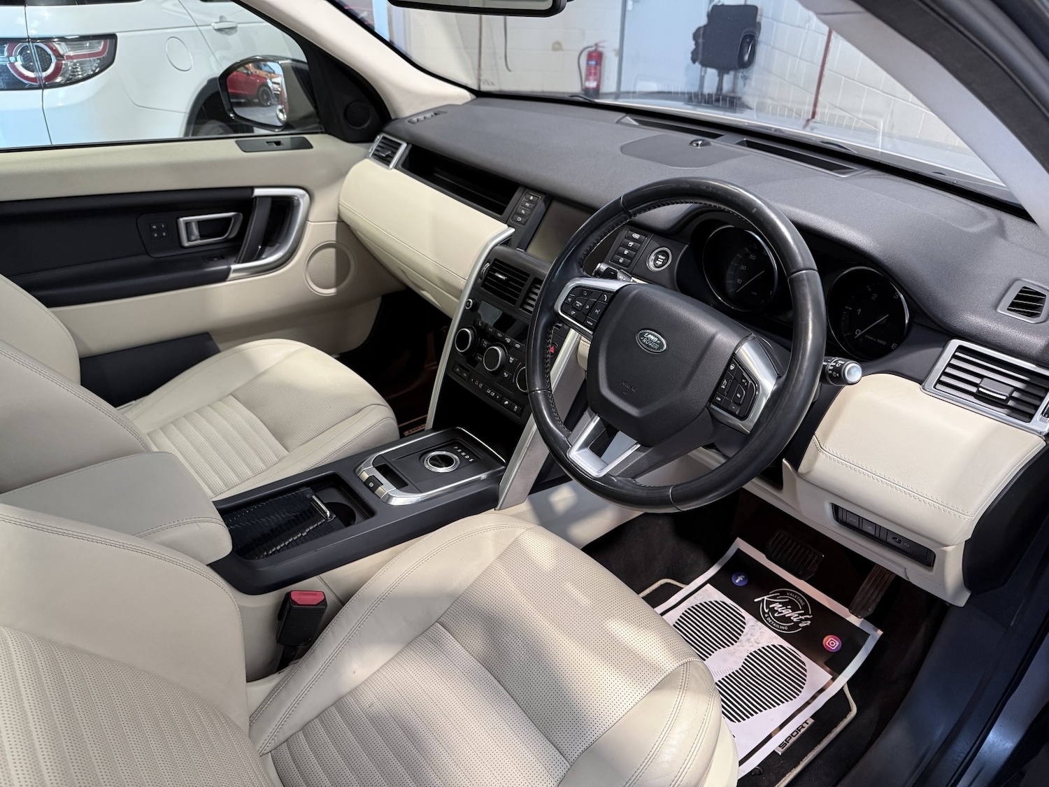 Used Land Rover Discovery Sport 2015 for sale - 76624445: Photo 8