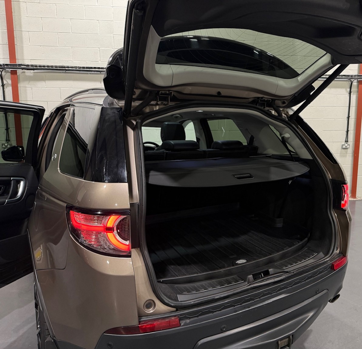 Used Land Rover Discovery Sport 2015 for sale - 76517759: Photo 7