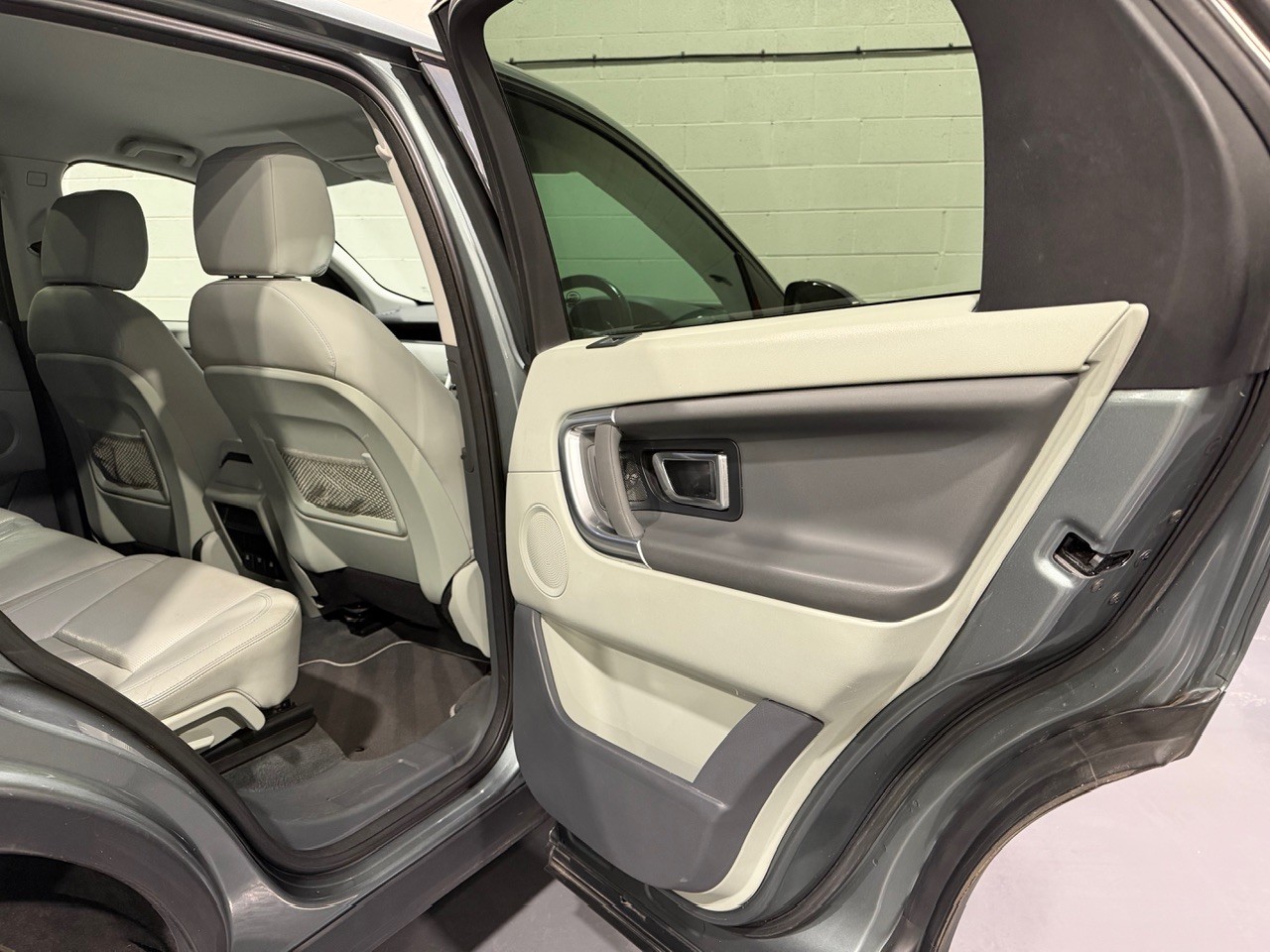 Used Land Rover Discovery Sport 2015 for sale - 77555115: Photo 17