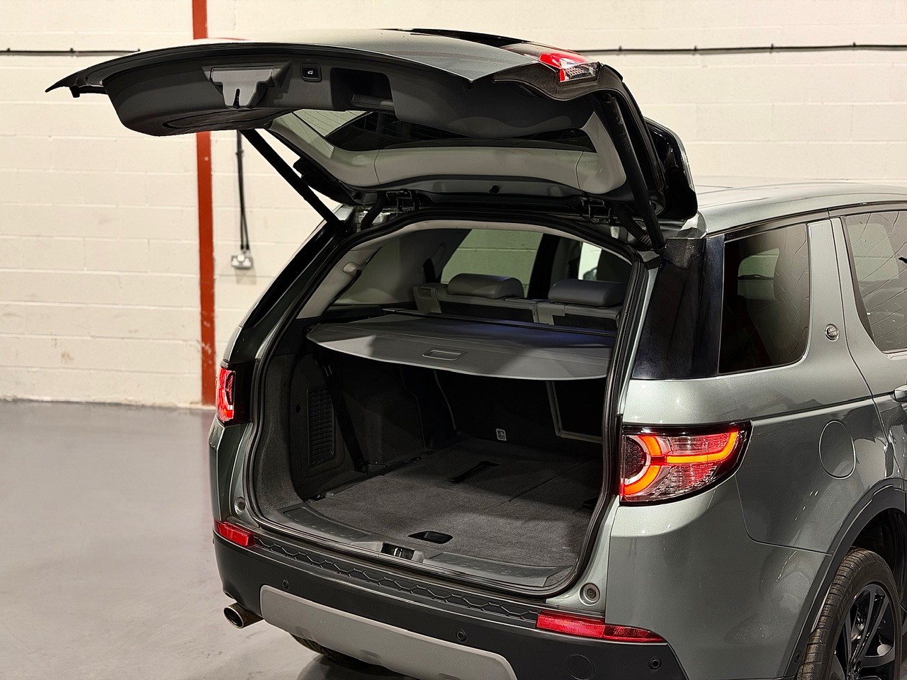 Used Land Rover Discovery Sport 2015 for sale - 77555115: Photo 4