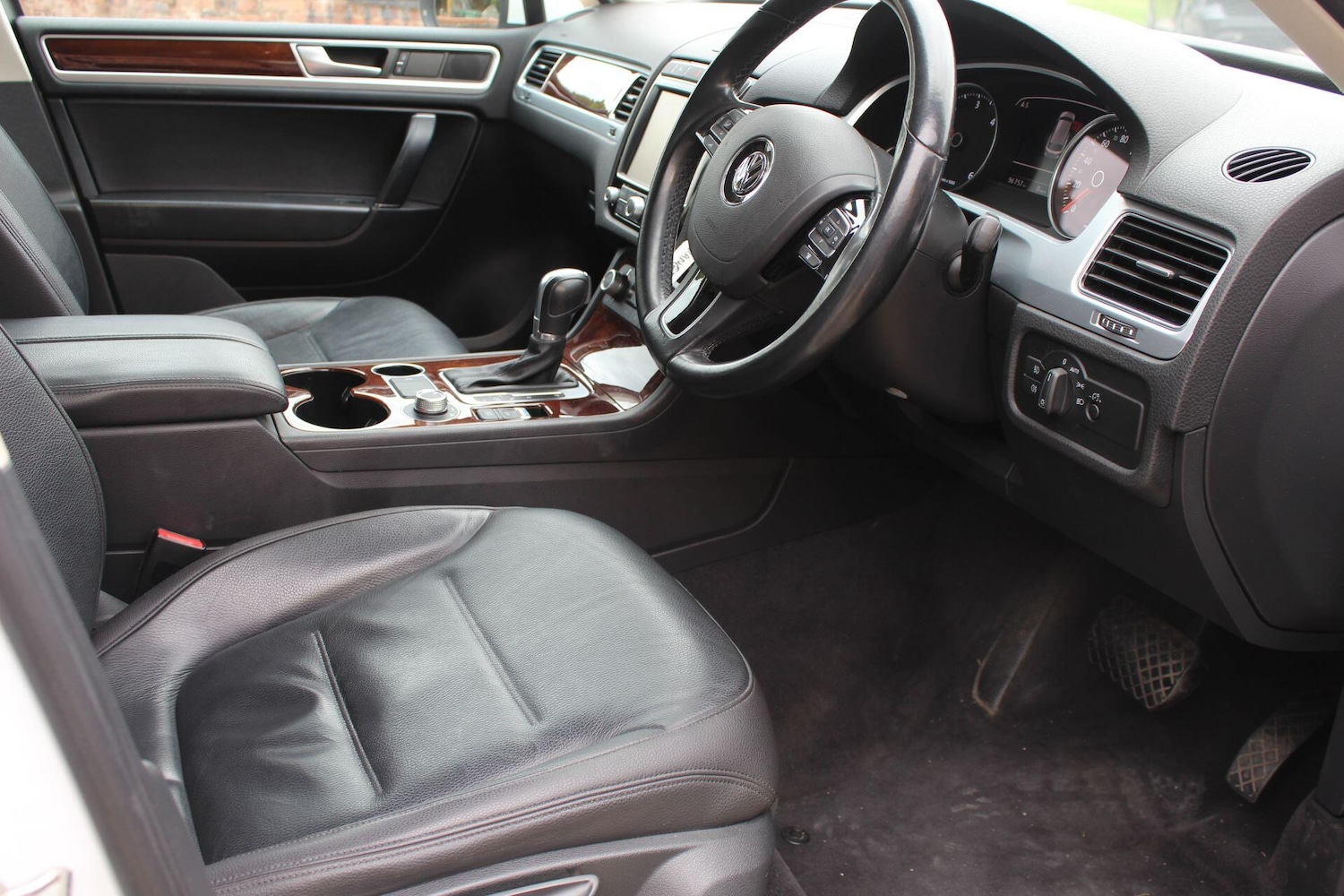 Used Volkswagen Touareg 2015 for sale - 76989145: Photo 15