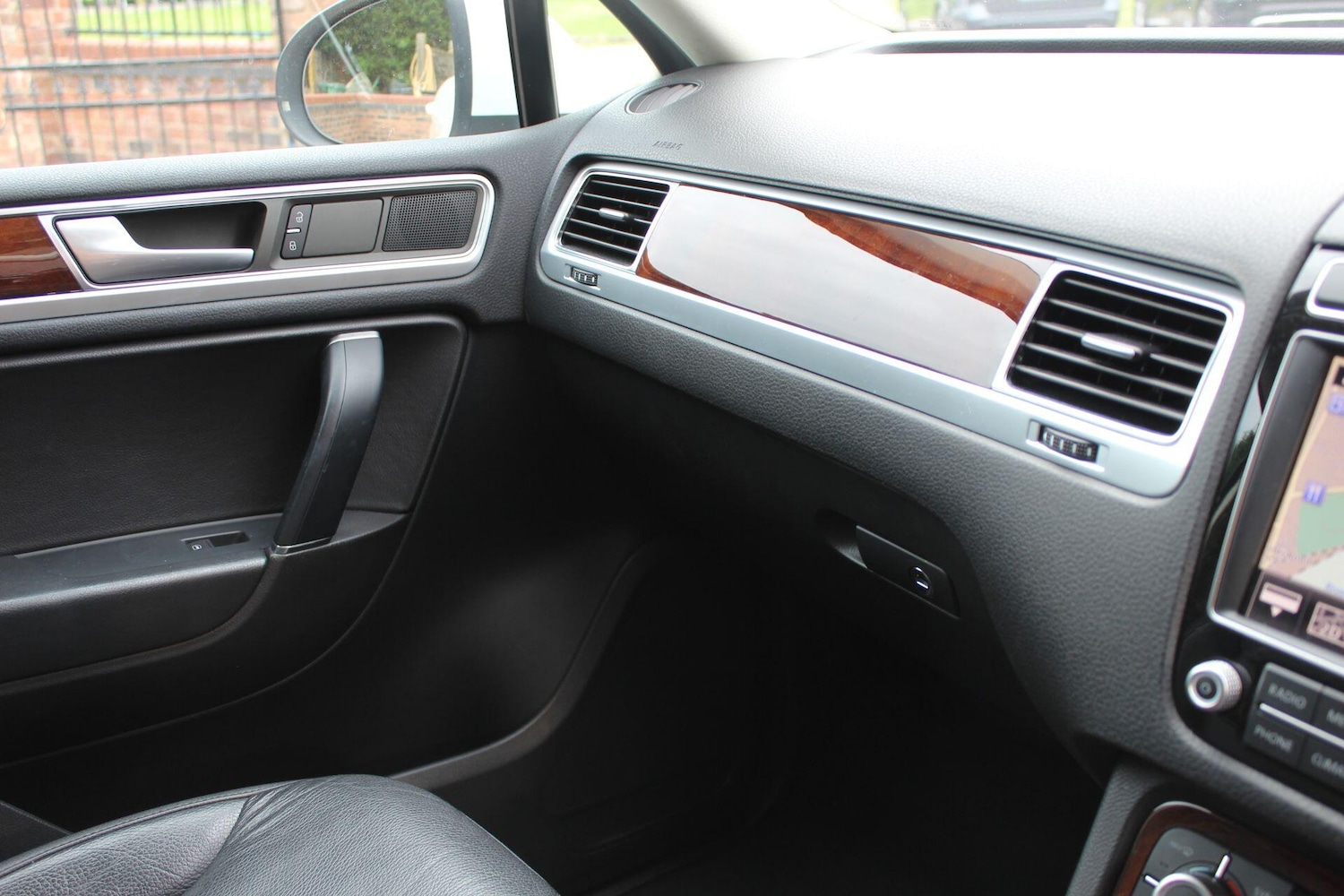 Used Volkswagen Touareg 2015 for sale - 76989145: Photo 25