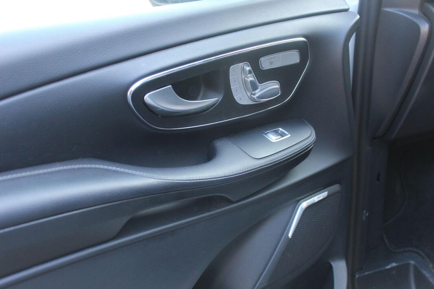 Used Mercedes-Benz V-Class 2024 for sale - 78219560: Photo 45