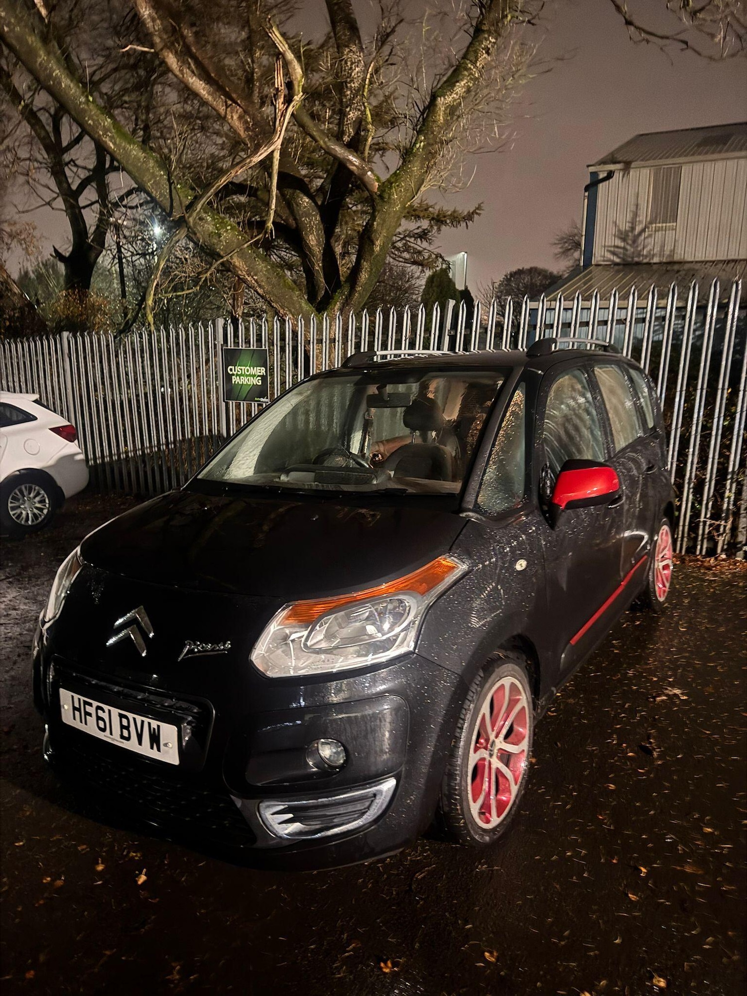 Used Citroen C3 Picasso 2011 for sale - 76645804: Photo 2