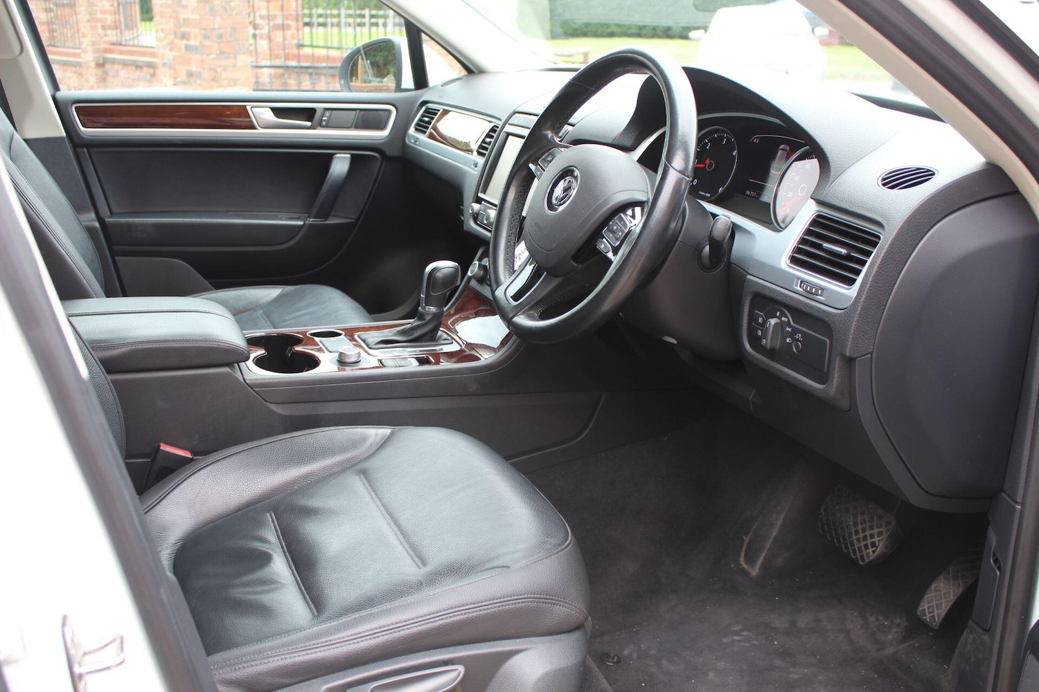 Used Volkswagen Touareg 2015 for sale - 77663376: Photo 16