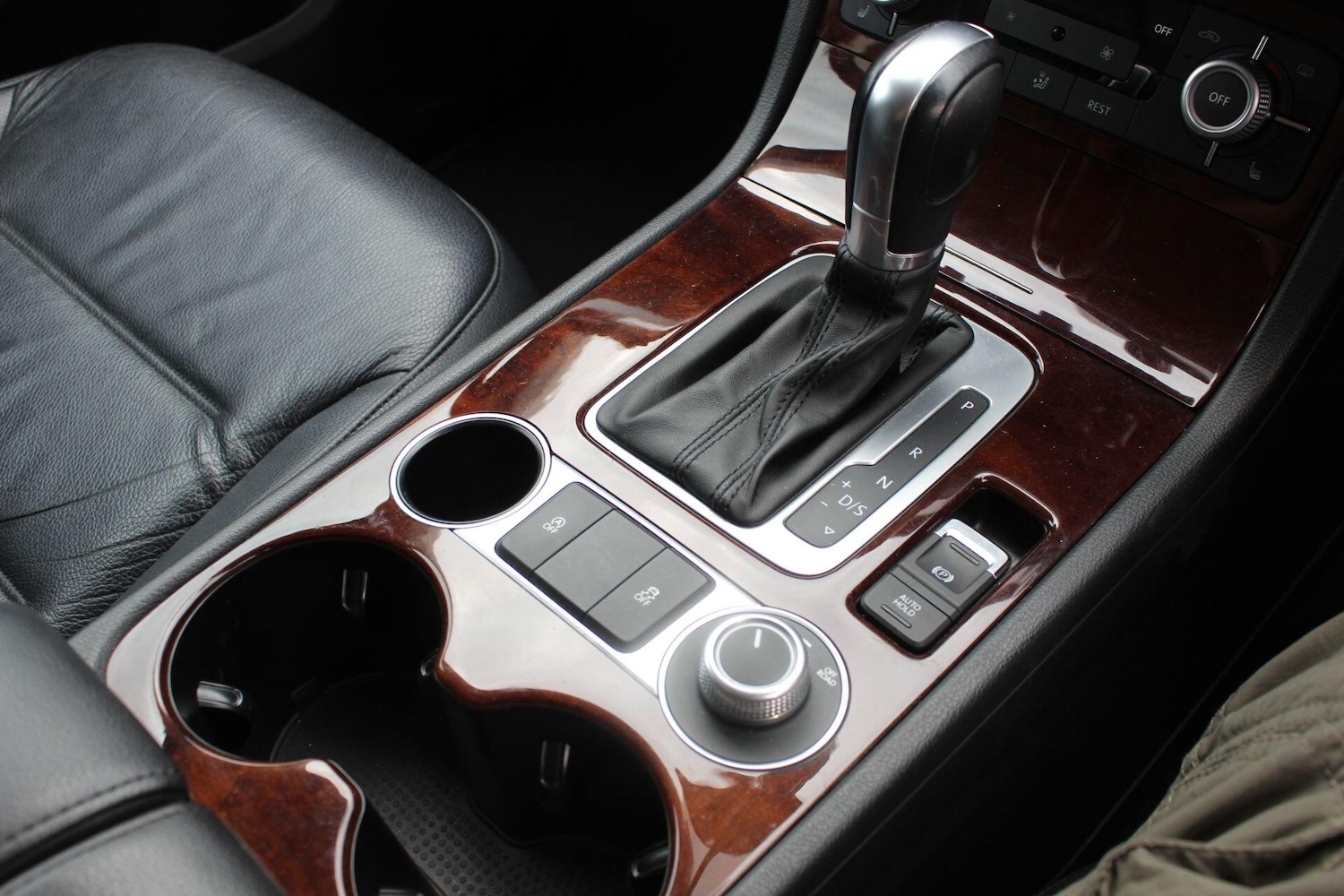 Used Volkswagen Touareg 2015 for sale - 77663376: Photo 24