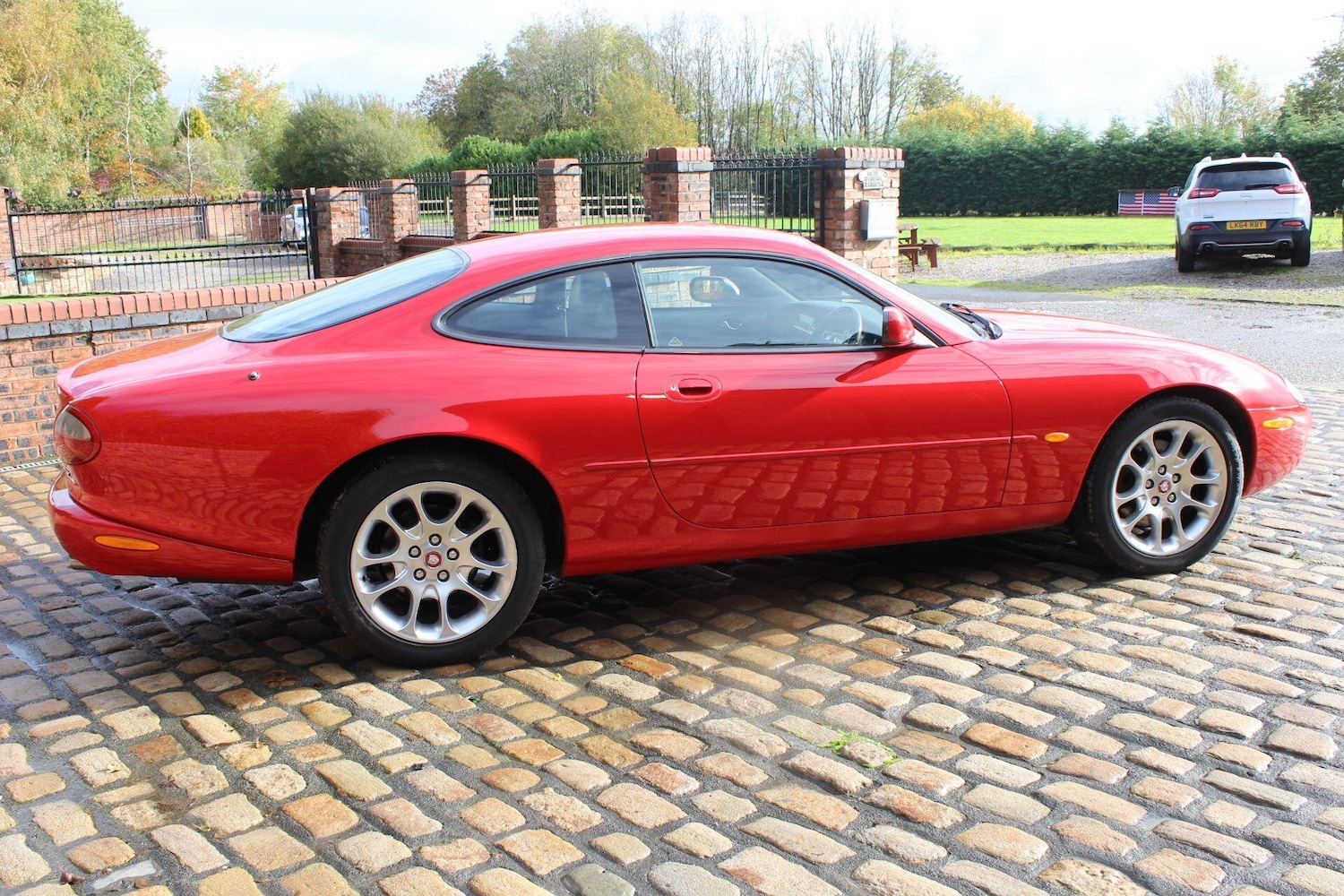 Used Jaguar XKR 1999 for sale - 76409444: Photo 32