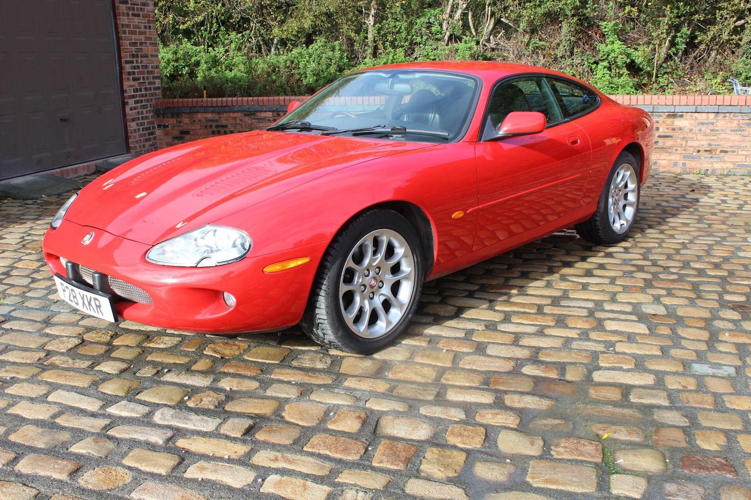 Used Jaguar XKR 1999 for sale - 76409444: Photo 4