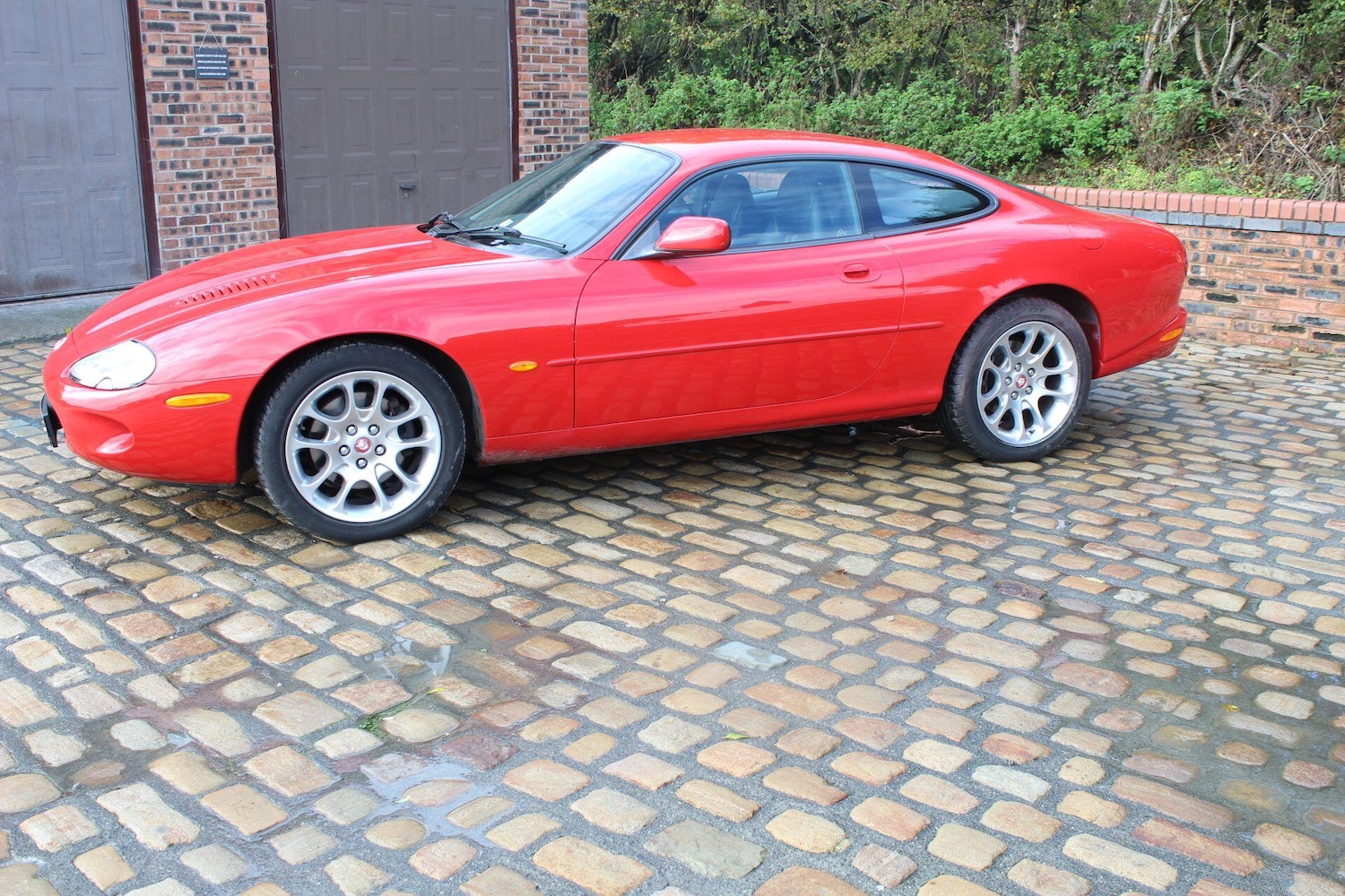 Used Jaguar XKR 1999 for sale - 76409444: Photo 9