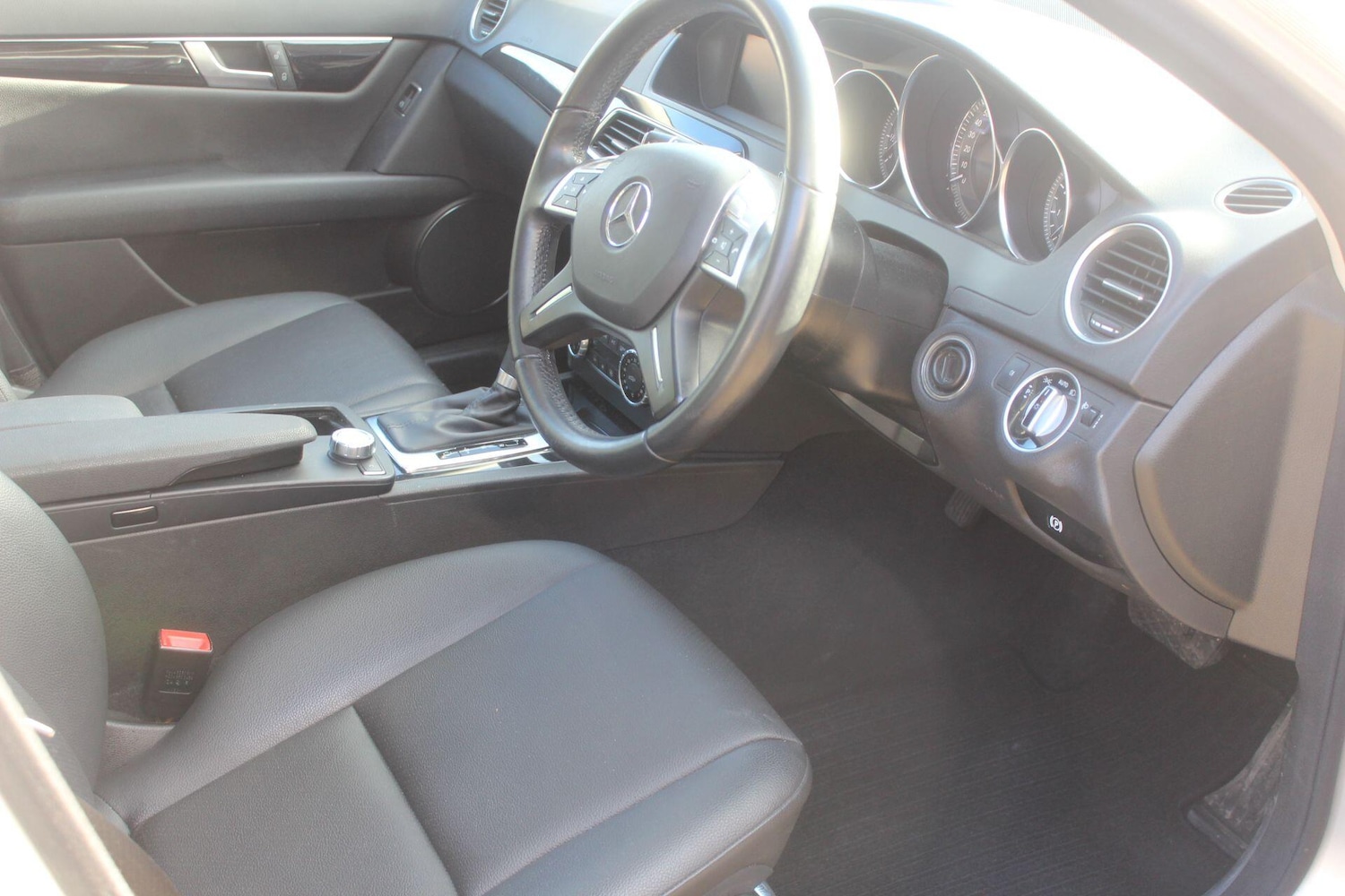 Used Mercedes-Benz C Class 2014 for sale - 77015361: Photo 12