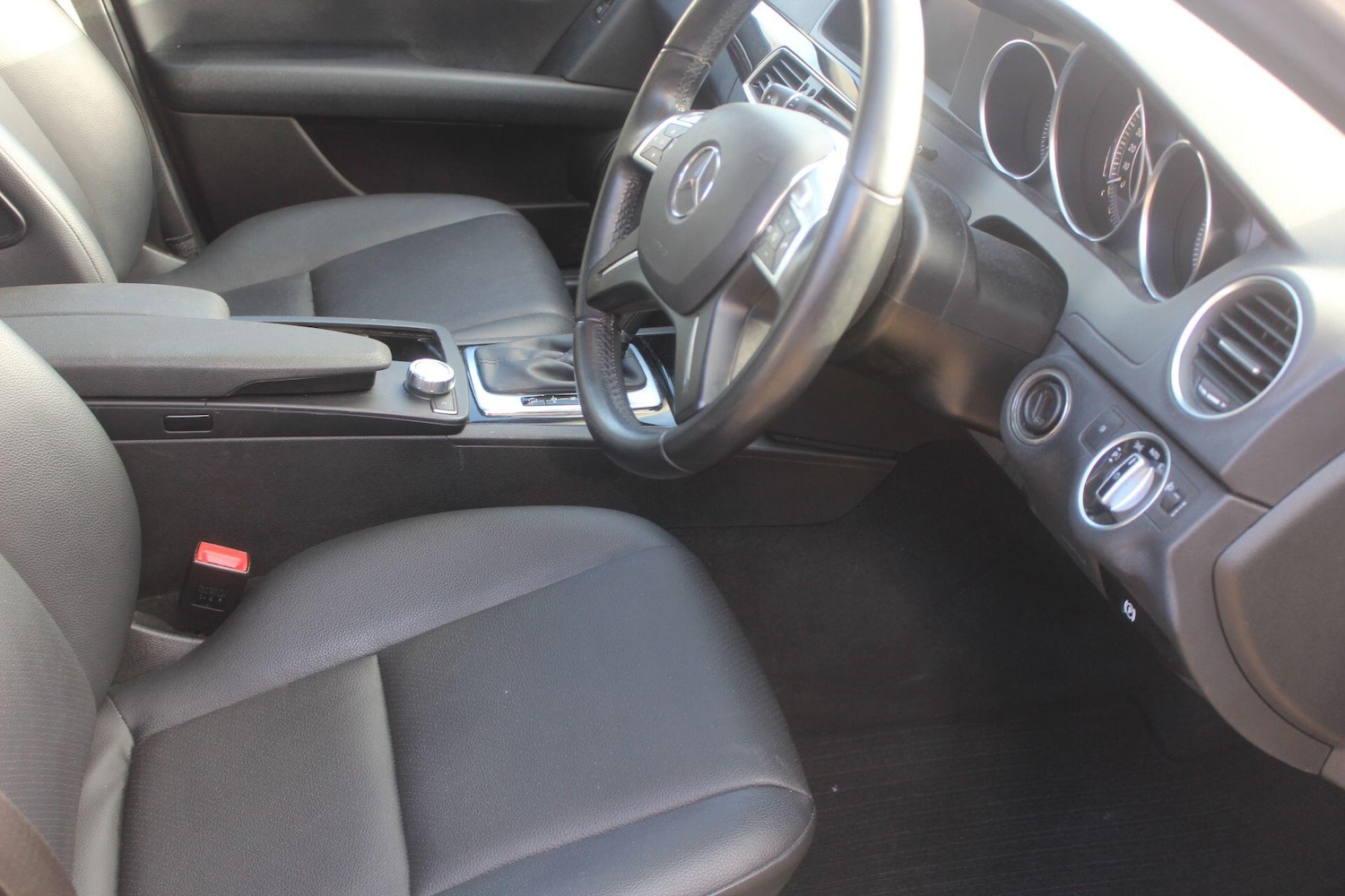 Used Mercedes-Benz C Class 2014 for sale - 77015361: Photo 13