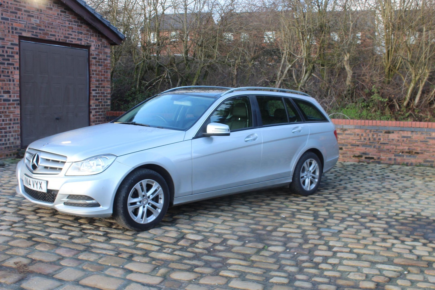 Used Mercedes-Benz C Class 2014 for sale - 77015361: Photo 2