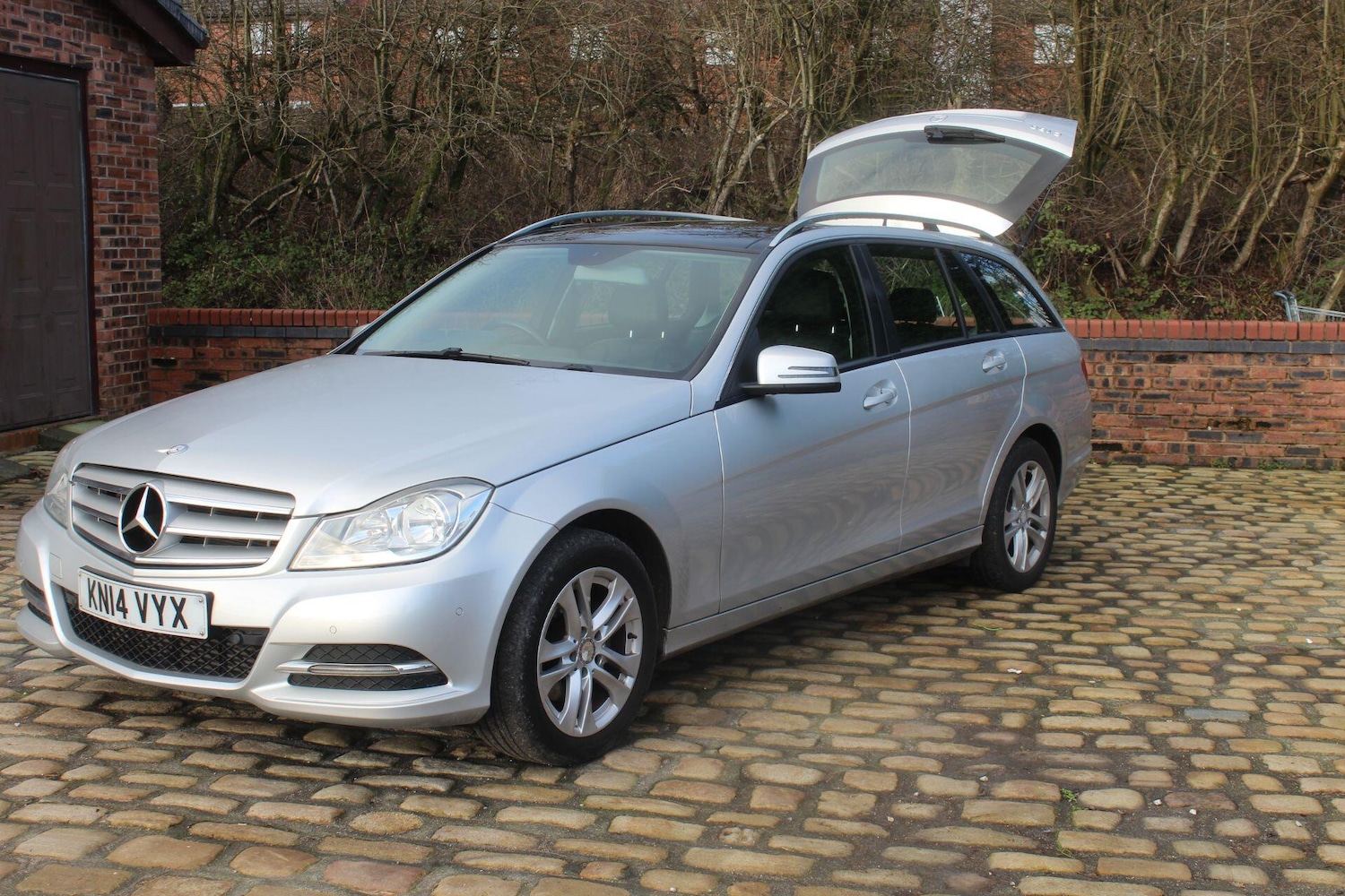 Used Mercedes-Benz C Class 2014 for sale - 77015361: Photo 8