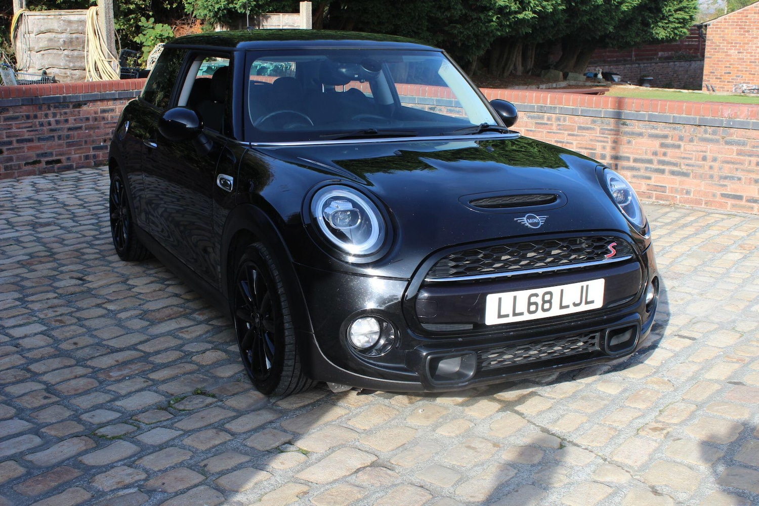 Used MINI Hatch 2018 for sale - 76409117: Photo 1