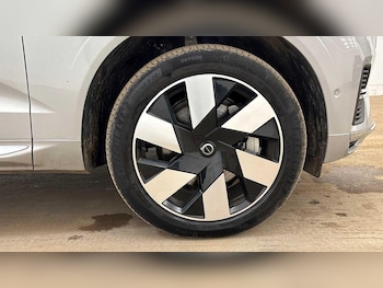 Used Volvo XC60 2025 for sale - 77854123: Photo