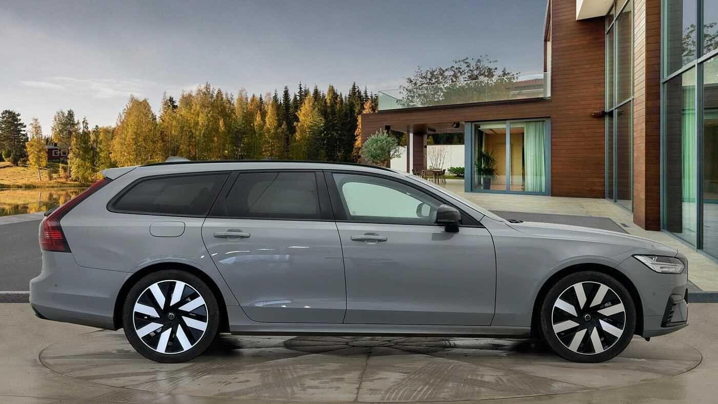 Used Volvo V90 2025 for sale - 77330391: Photo 2