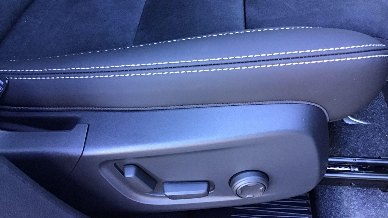 Used Volvo XC40 2025 for sale - 76441385: Photo 16