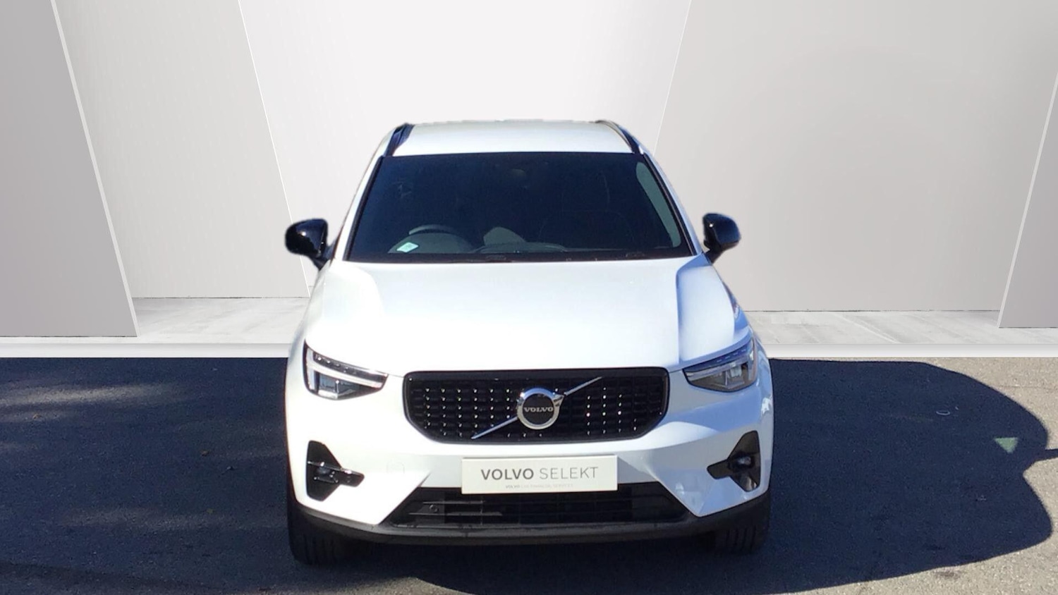 Used Volvo XC40 2025 for sale - 76441385: Photo 2