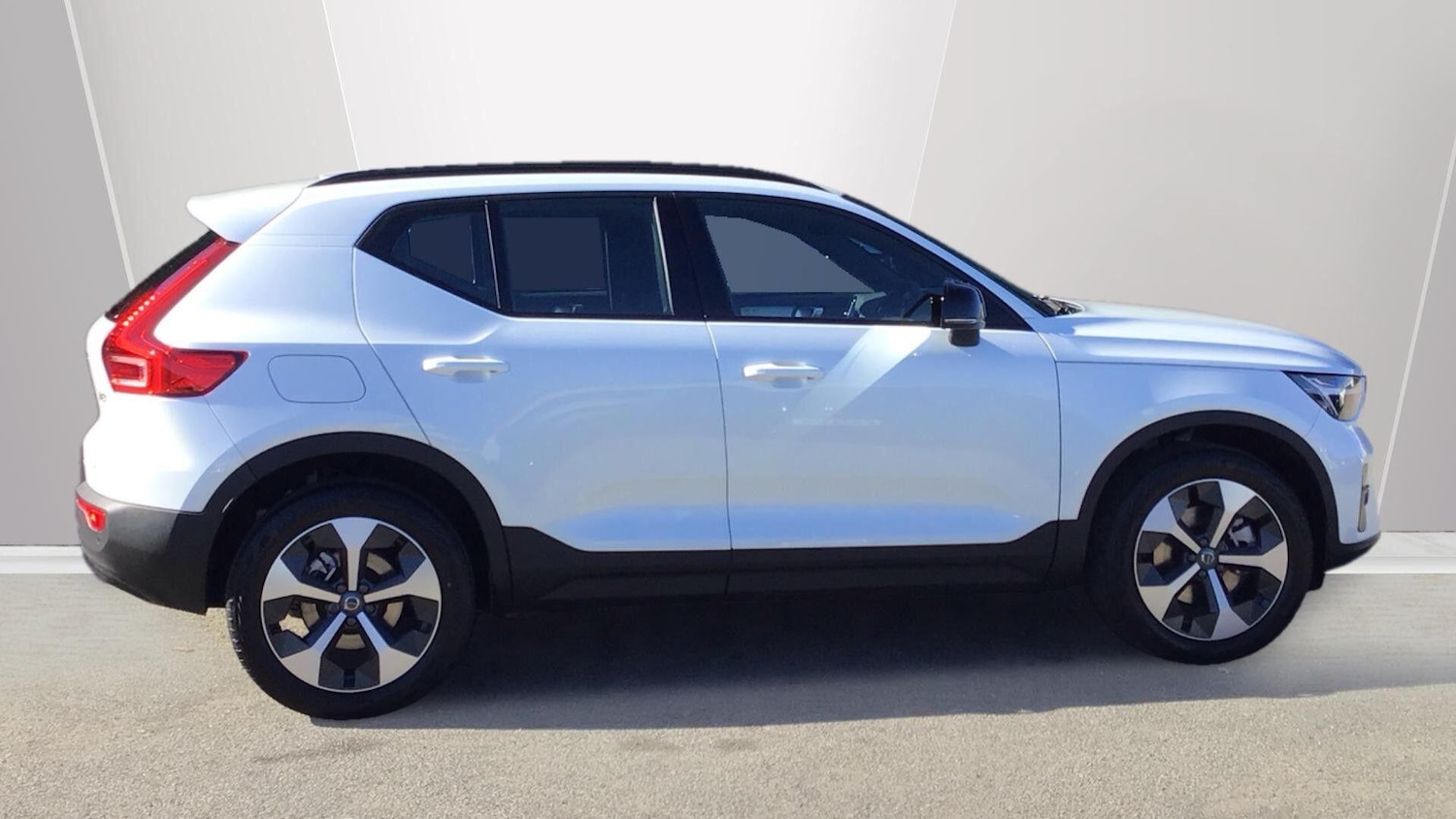 Used Volvo XC40 2025 for sale - 76441385: Photo 3