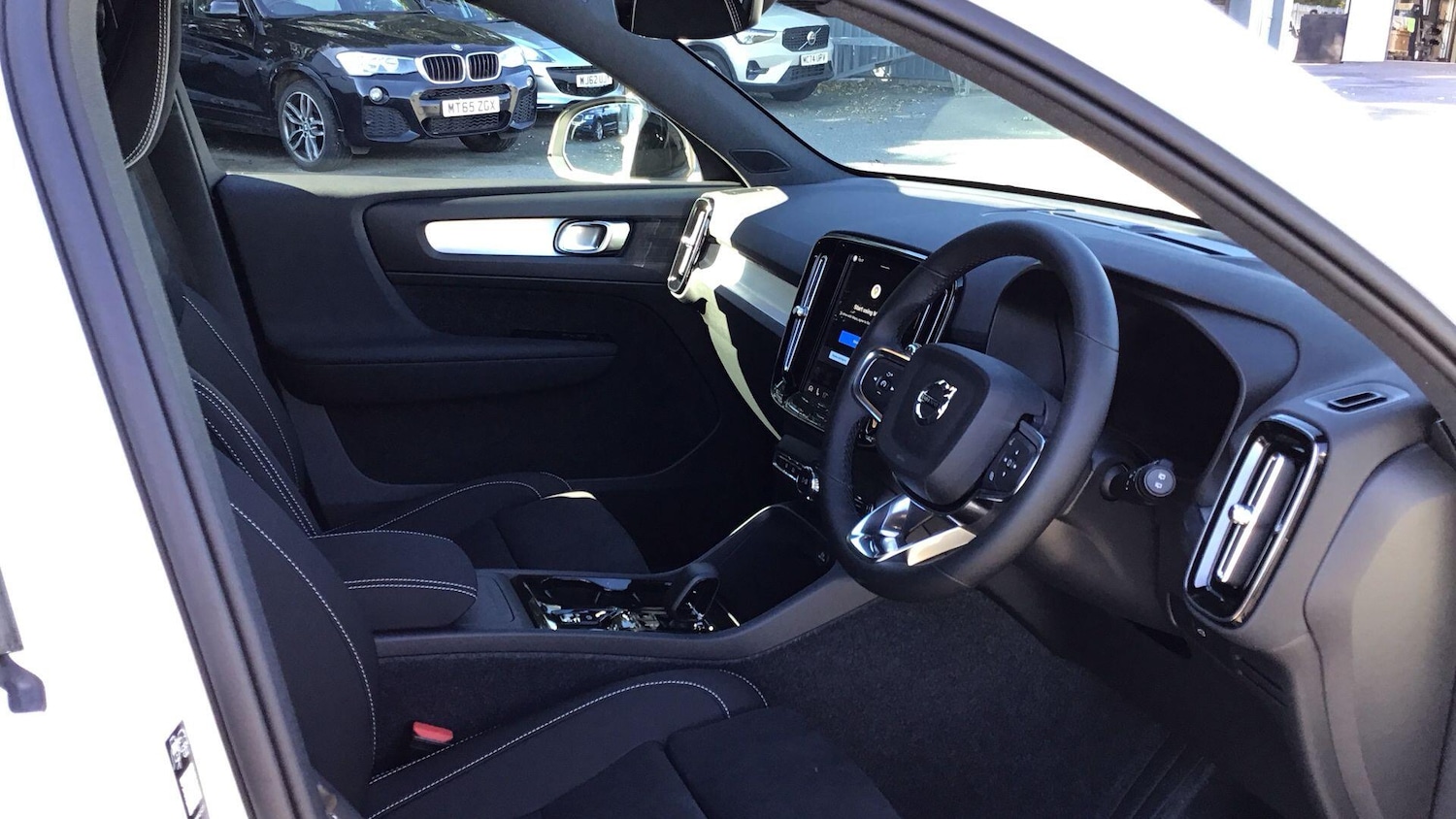 Used Volvo XC40 2025 for sale - 76441385: Photo 4