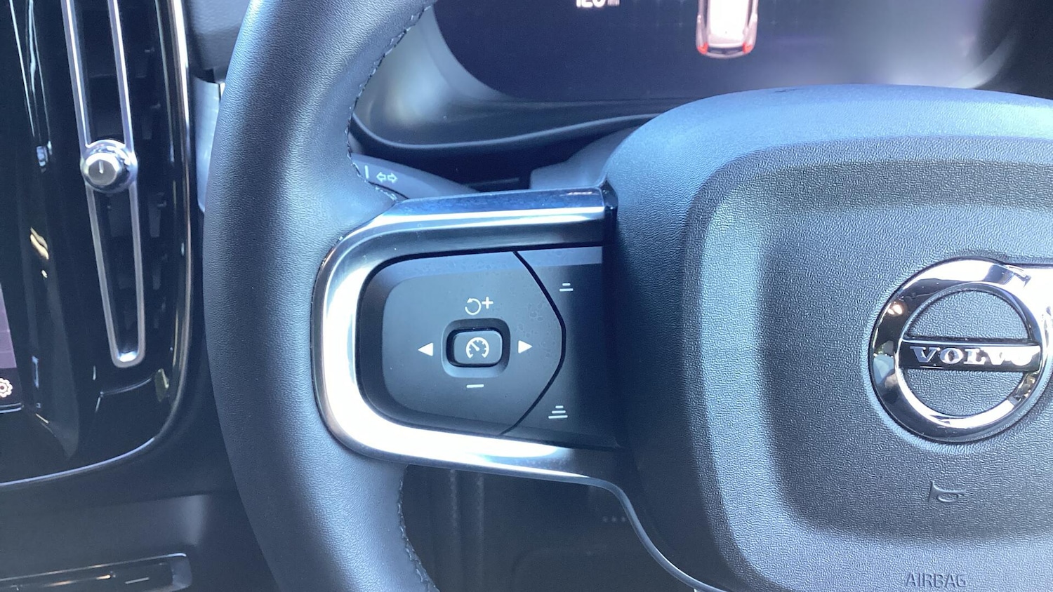 Used Volvo XC40 2023 for sale - 76094926: Photo 31