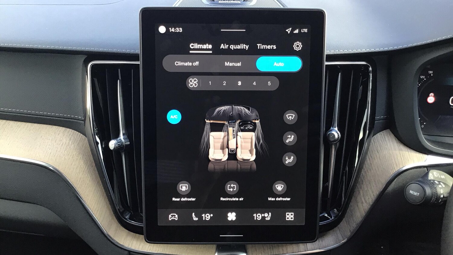 Used Volvo XC60 2025 for sale - 77898250: Photo 26