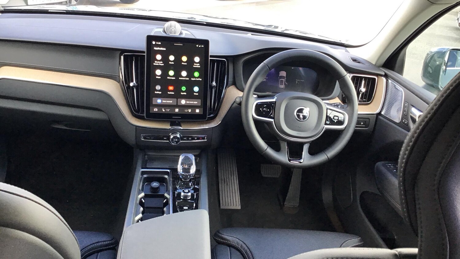 Used Volvo XC60 2025 for sale - 77898250: Photo 5