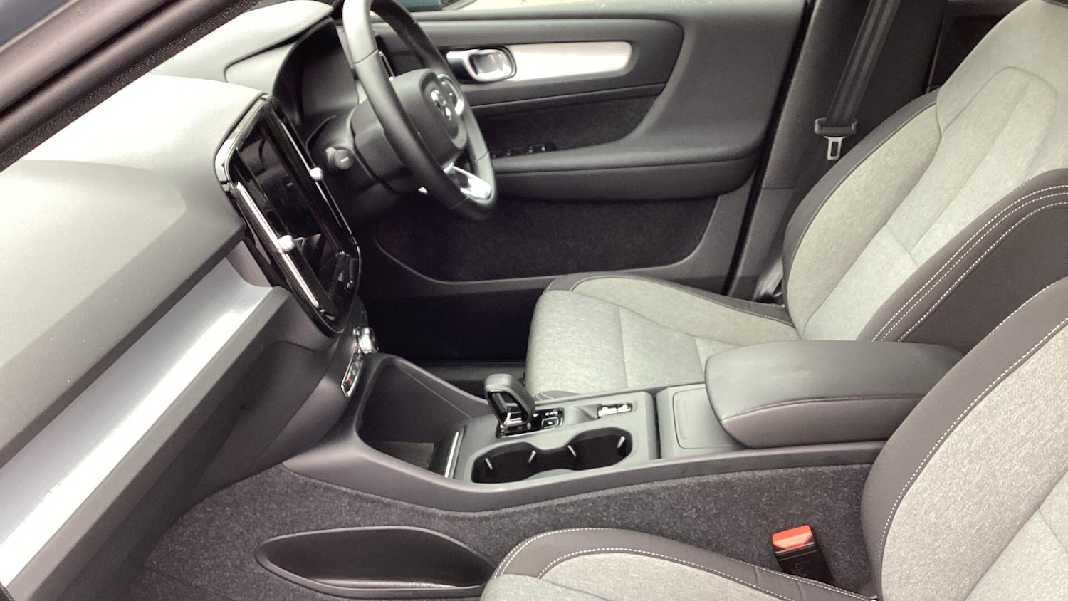 Used Volvo XC40 2023 for sale - 75991469: Photo 25