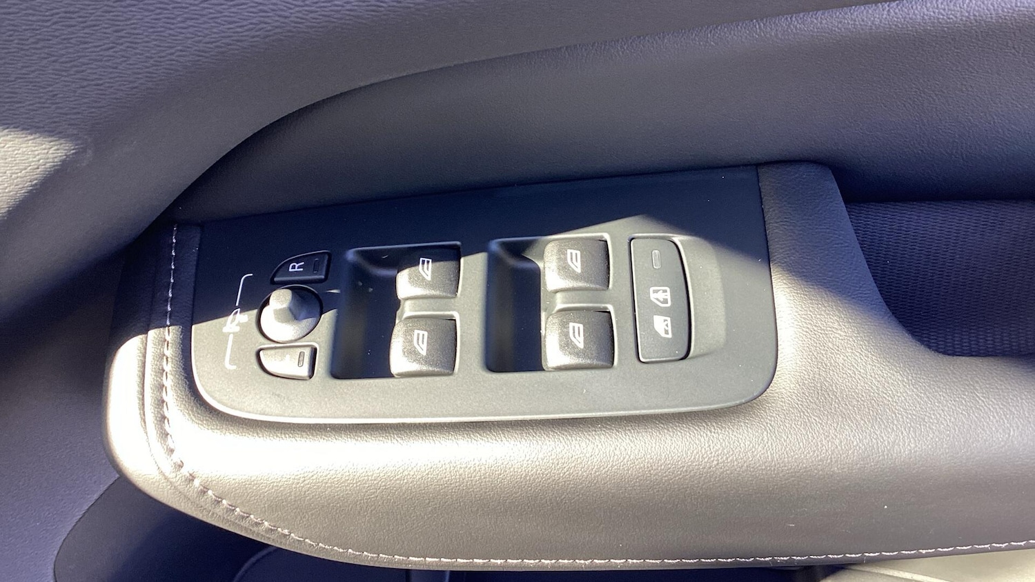 Used Volvo XC60 2025 for sale - 76484570: Photo 28