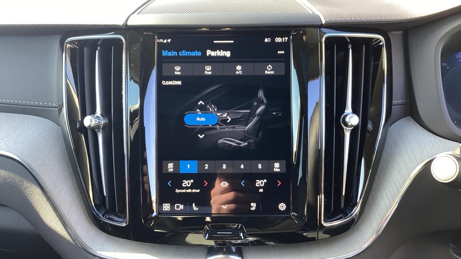 Used Volvo XC60 2025 for sale - 76484570: Photo 35