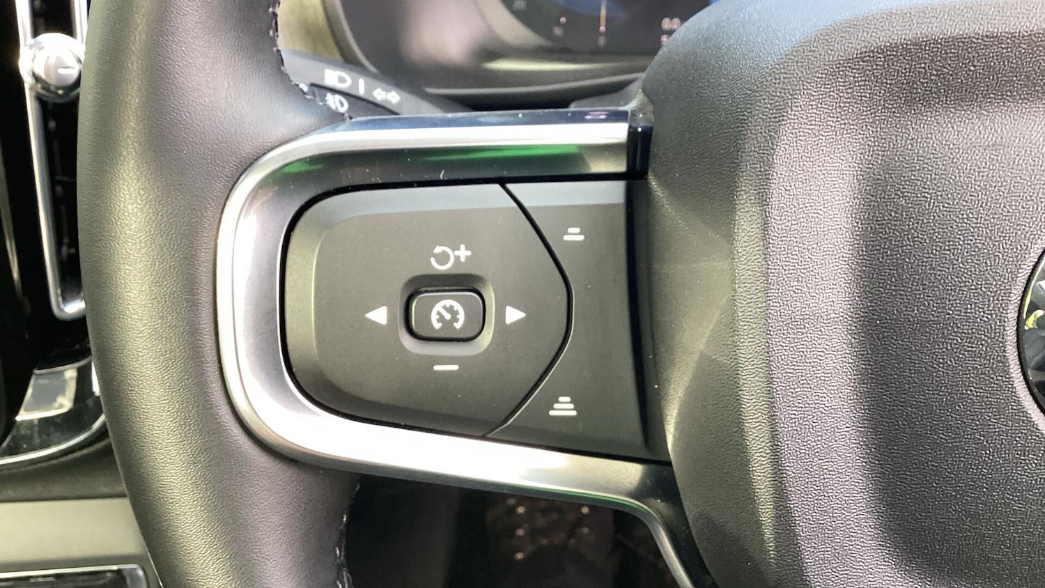 Used Volvo XC40 2025 for sale - 76085503: Photo 26