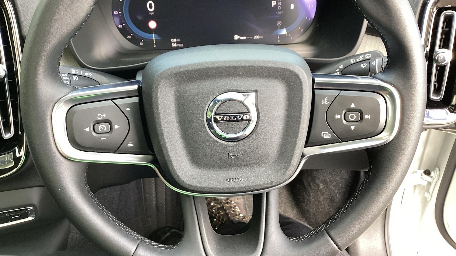 Used Volvo XC40 2025 for sale - 76085503: Photo 32