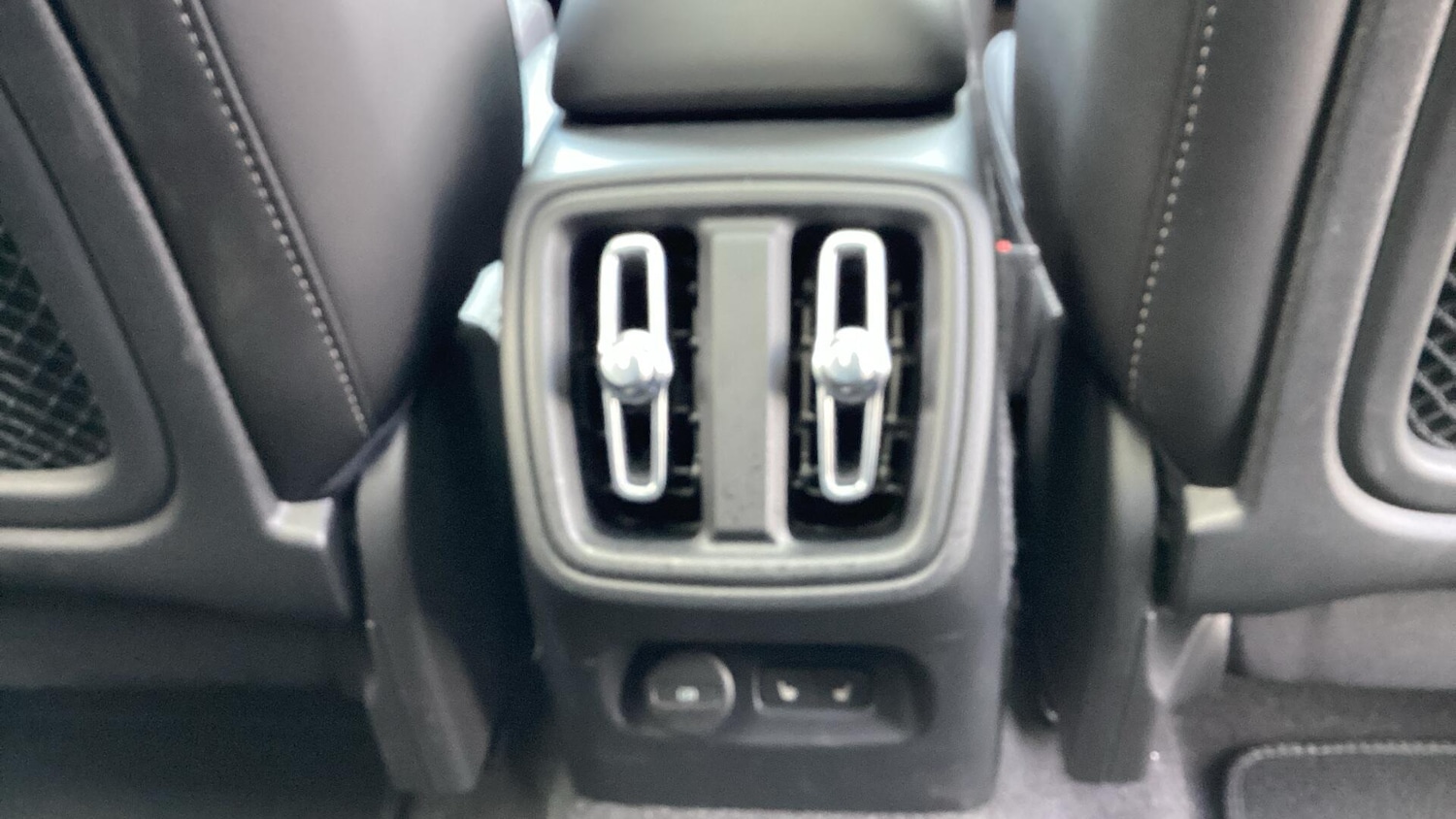Used Volvo XC40 2025 for sale - 76085503: Photo 38