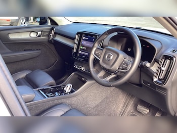 Used Volvo XC40 2025 for sale - 76085503: Photo 4