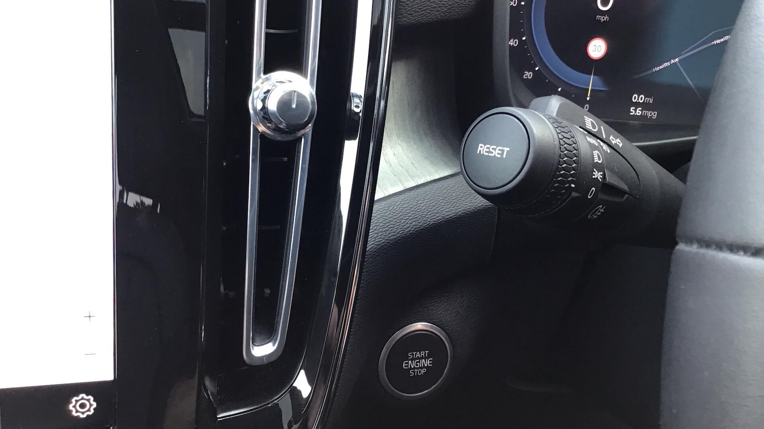 Used Volvo XC40 2025 for sale - 76121301: Photo 33