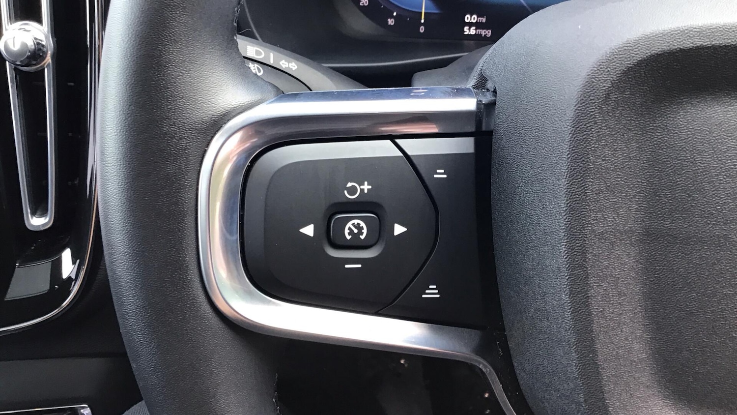 Used Volvo XC40 2025 for sale - 76121301: Photo 35