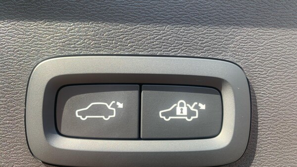 Used Volvo XC40 2025 for sale - 76306321: Photo 37